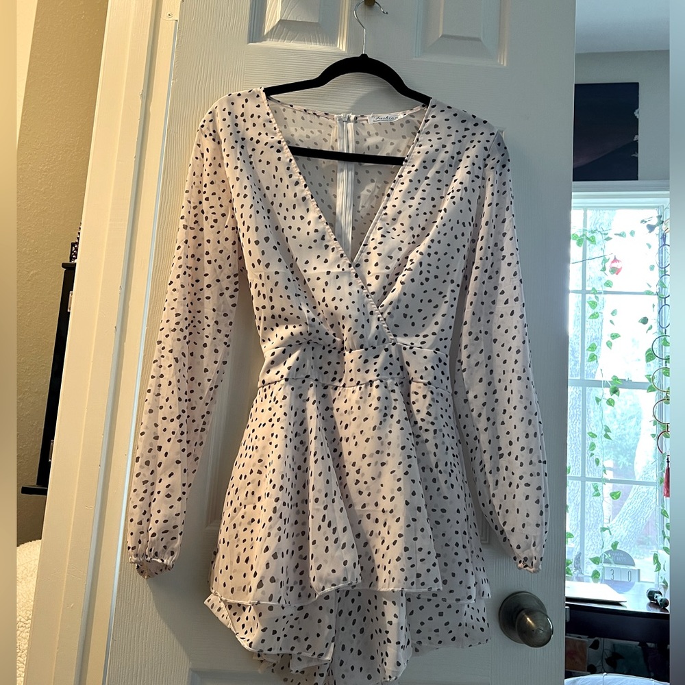 Jumpsuit size small. Beige & Black